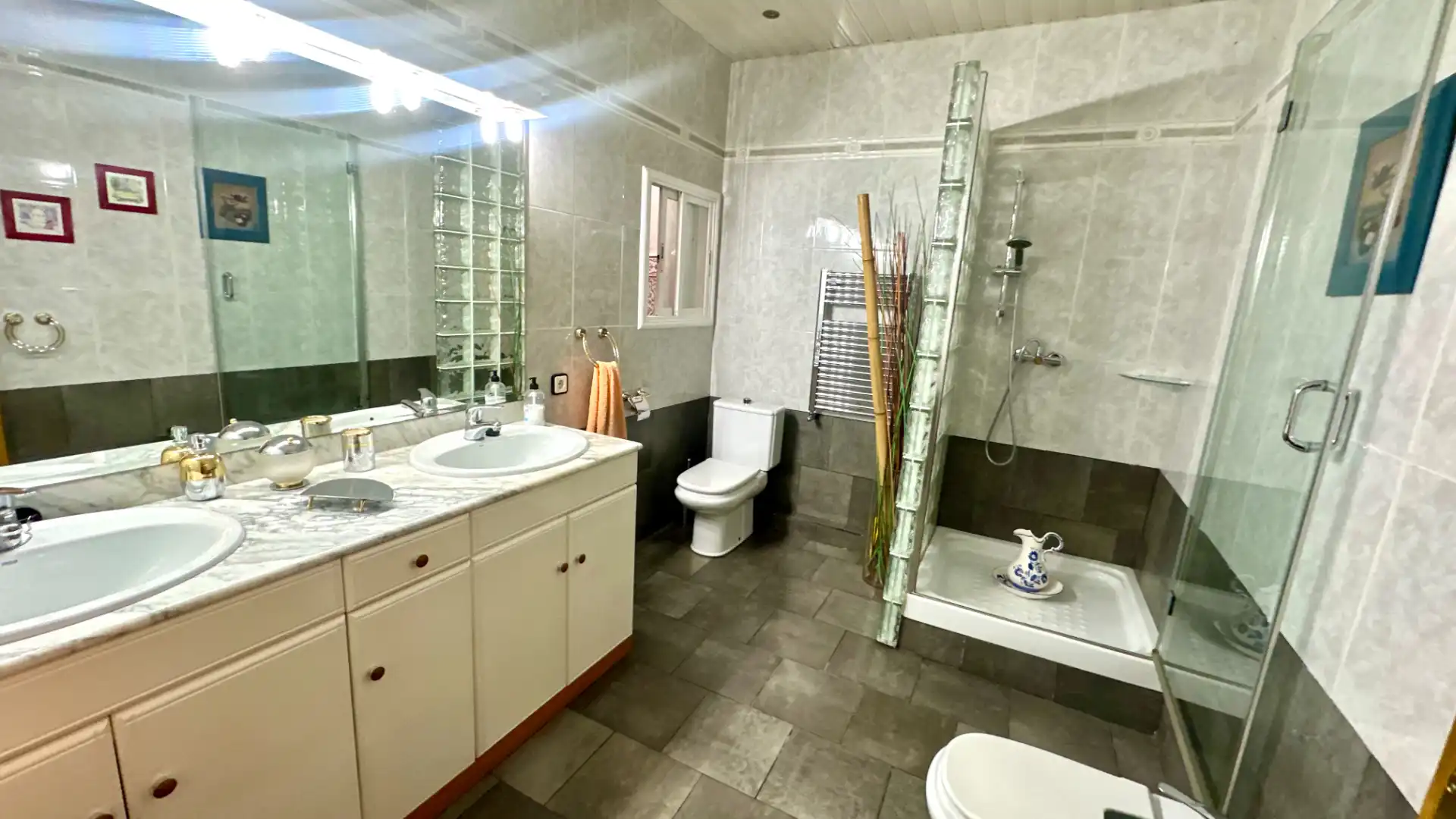 Baño de Casa adosada en venta en Ripollet con Aire acondicionado, Calefacción y Terraza