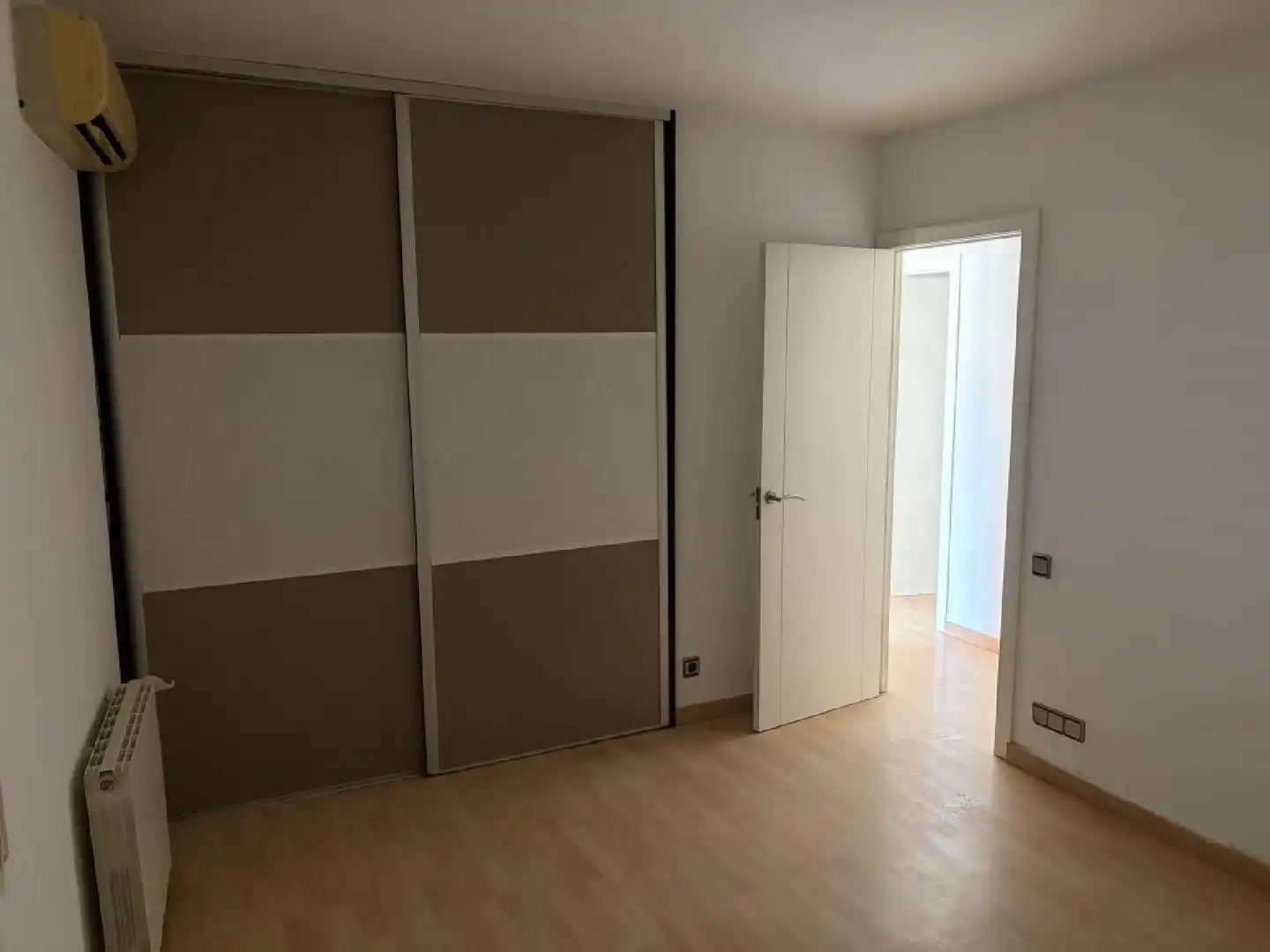 Habitación de Piso en venta en La Pobla de Montornès   con Terraza