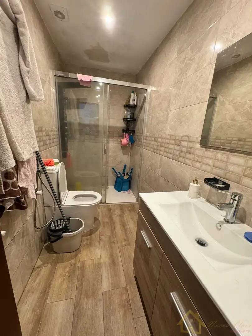 Baño de Piso en venta en Lugo con Calefacción, Terraza y Balcón