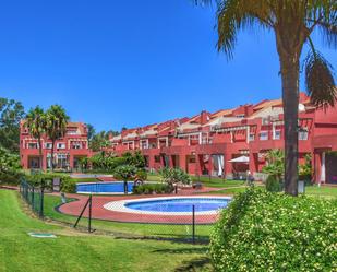 Jardí de Casa adosada en venda en Sotogrande amb Aire condicionat, Calefacció i Jardí privat