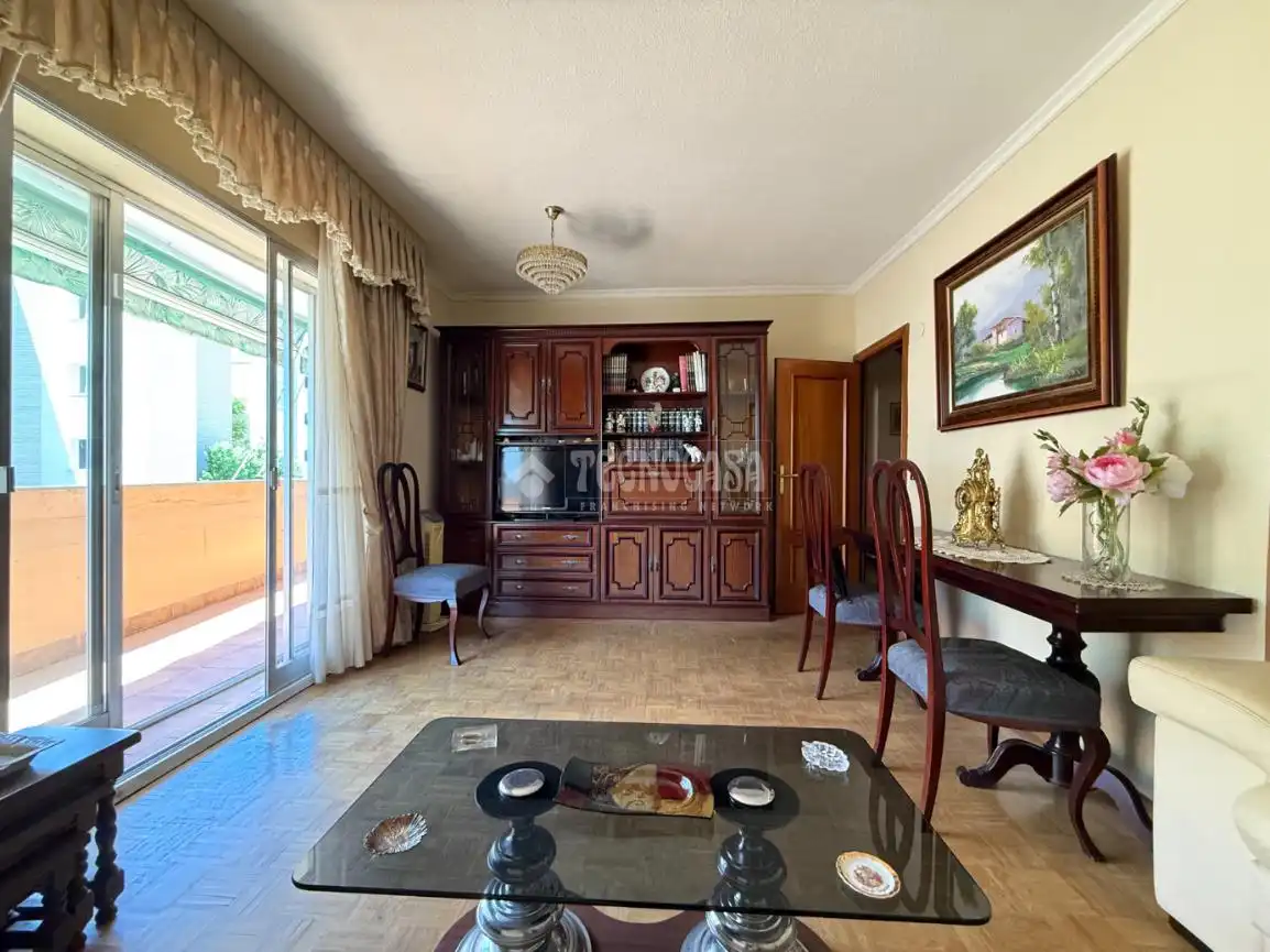 Living room of Flat for sale in Madrid  with Air Conditioner, Heating and Parquet flooring