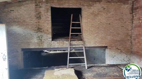 Almacén con calificación de uso residencial urbano en Vilanova de la Muga
