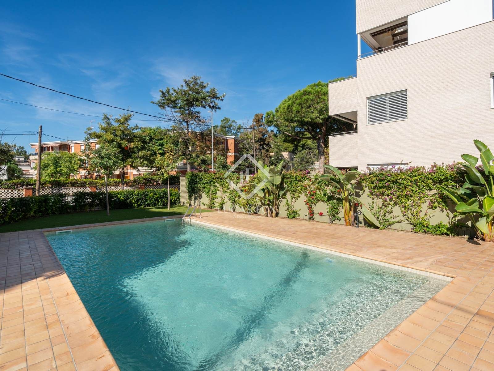 Piscina de Pis de lloguer en Castelldefels amb Aire condicionat, Jardí privat i Terrassa