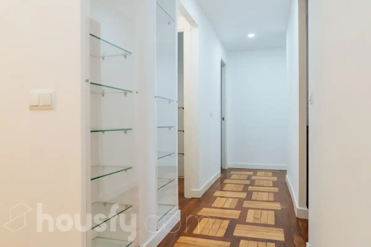 Flat for rent in Madrid  with Air Conditioner, Terrace and Furnished