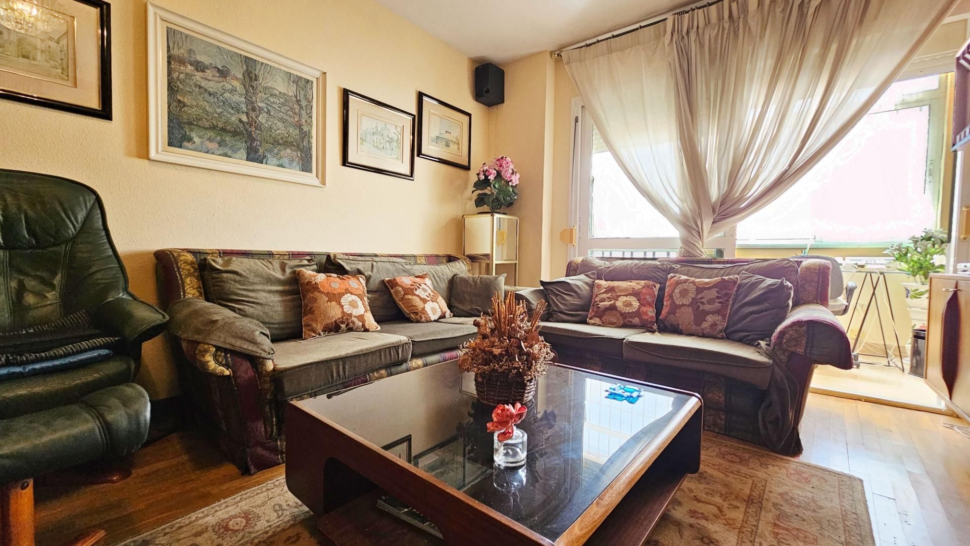 Living room of Flat for sale in Fuengirola  with Parquet flooring, Terrace and Storage room