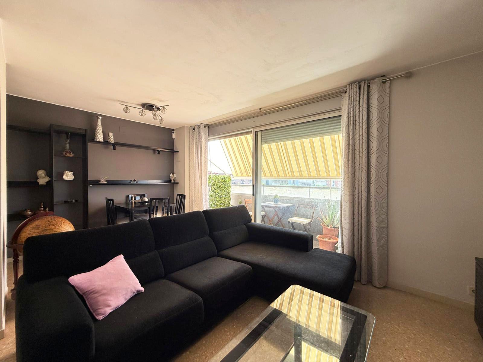 Living room of Flat for sale in  Barcelona Capital  with Heating and Balcony