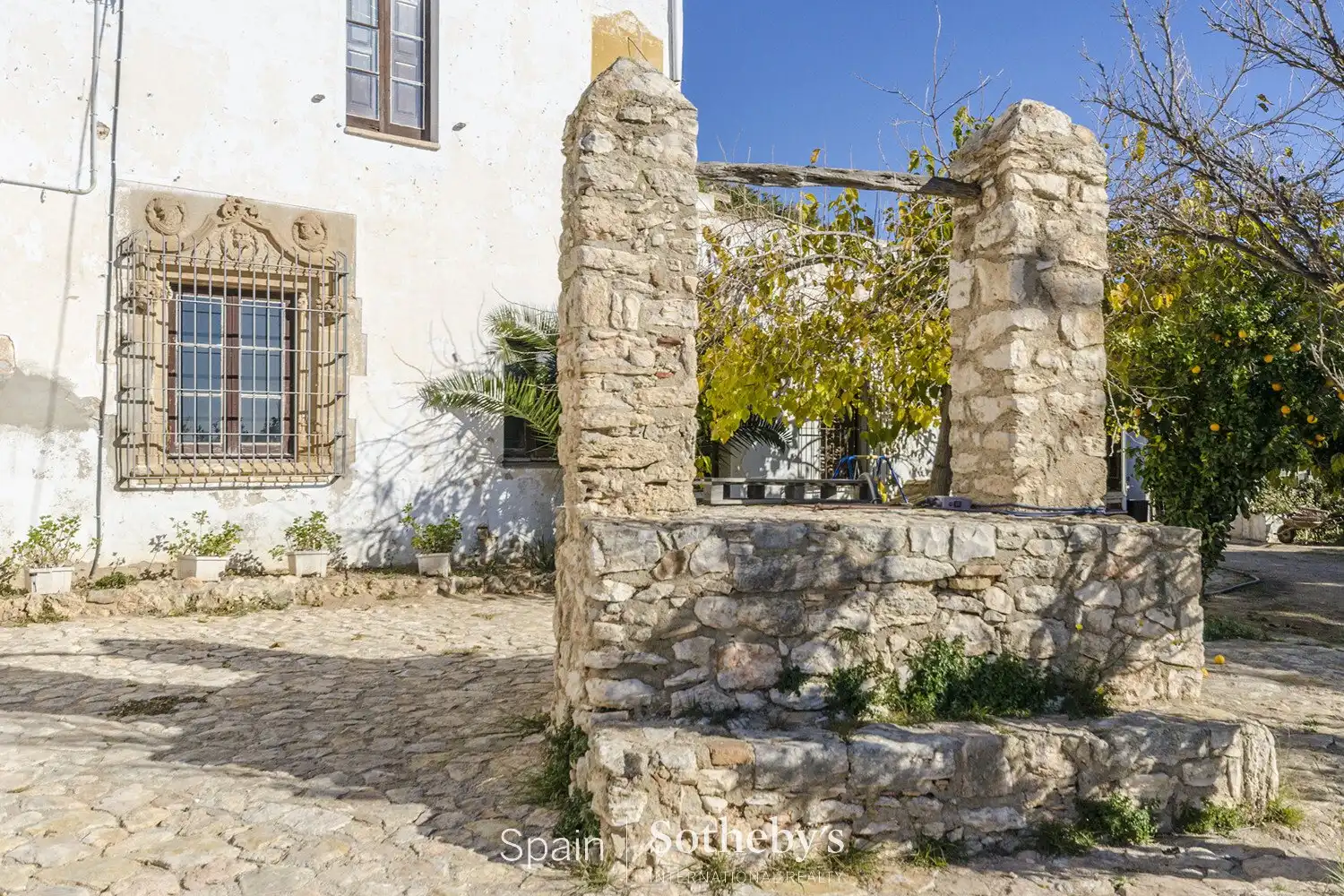 Vista exterior de Finca rústica en venda en Vilanova i la Geltrú amb Calefacció, Jardí privat i Terrassa