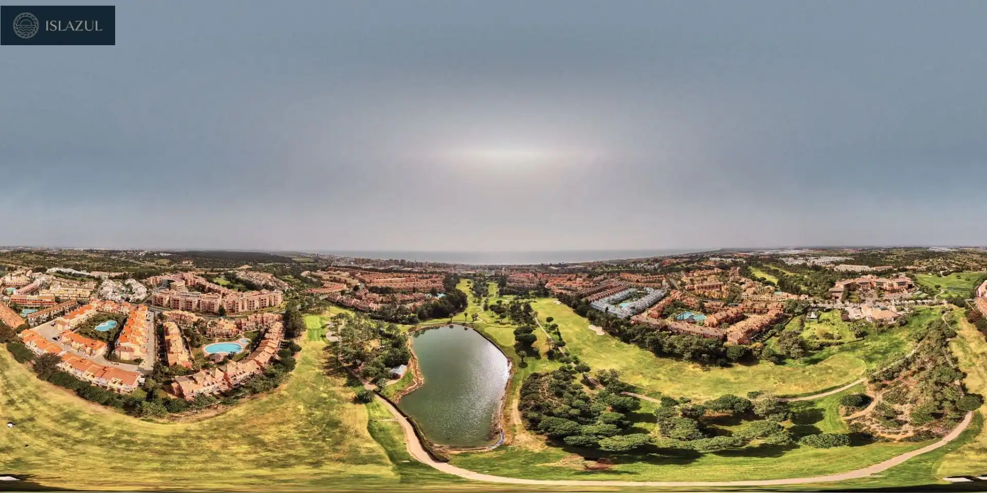 Außenansicht von Einfamilien-Reihenhaus zum Verkauf in Islantilla mit Privatgarten, Terrasse und Abstellraum