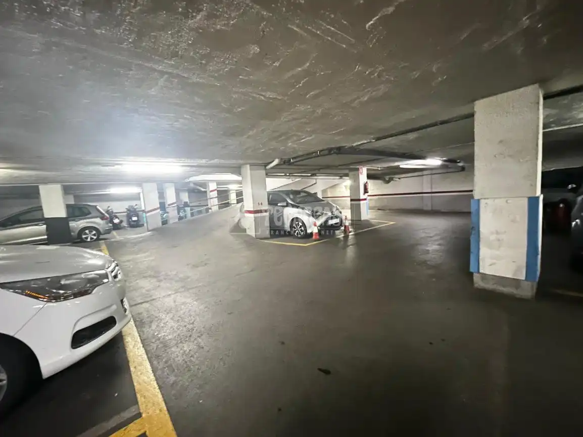 Aparcament de Garatge en venda en L'Hospitalet de Llobregat