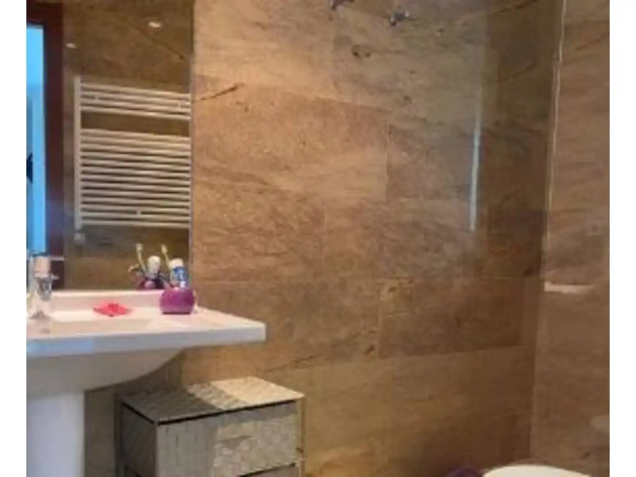Baño de Ático de alquiler en Nigrán con Calefacción, Parquet y Terraza