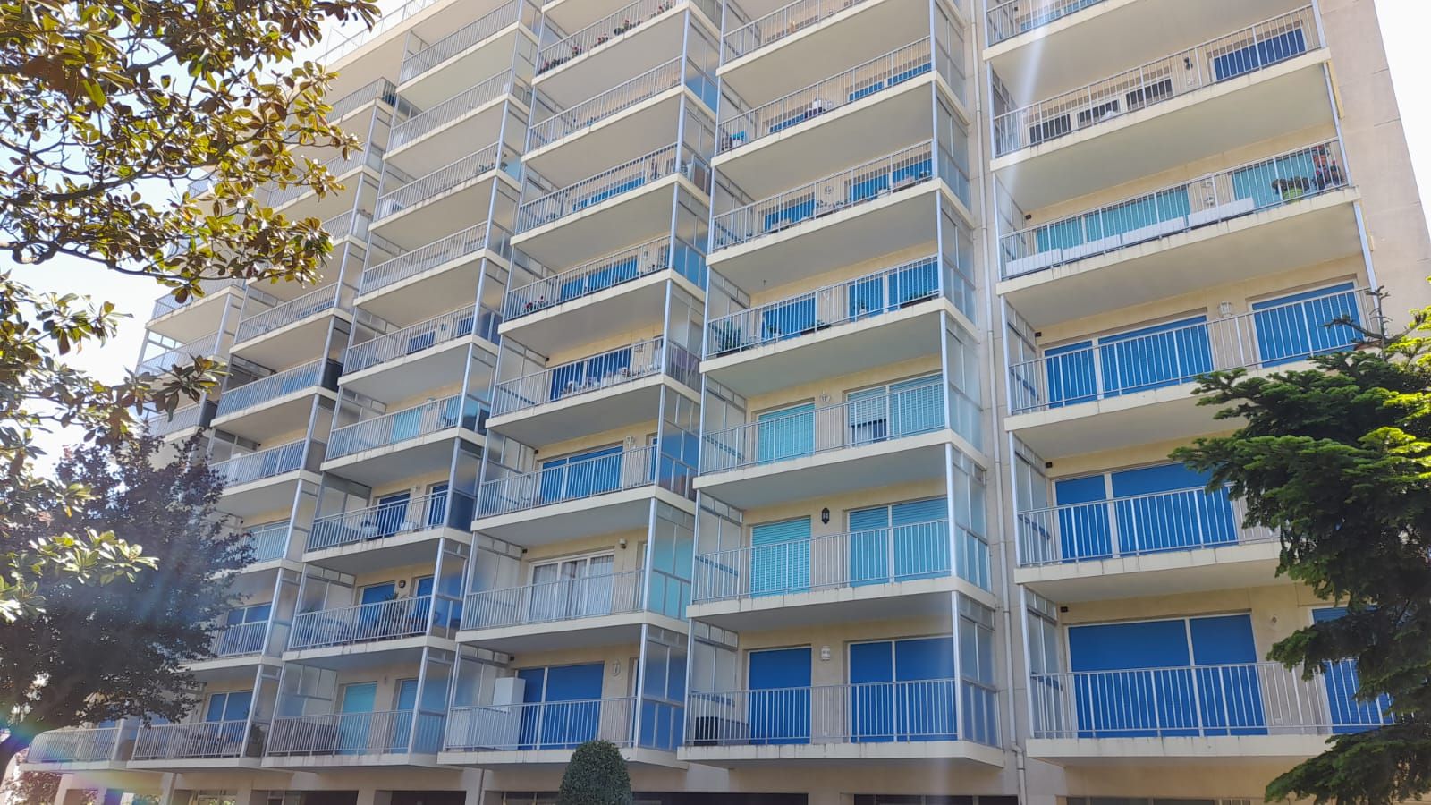 Vista exterior de Pis en venda en Laredo amb Calefacció, Terrassa i Moblat