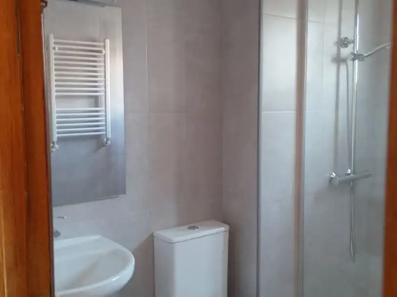 Baño de Piso de alquiler en Torrelodones con Calefacción, Parquet y Terraza