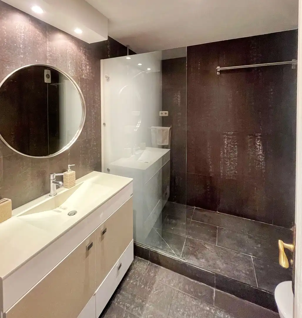 Bathroom of Apartments for rent in Marbella  with Air Conditioner, Terrace and Furnished