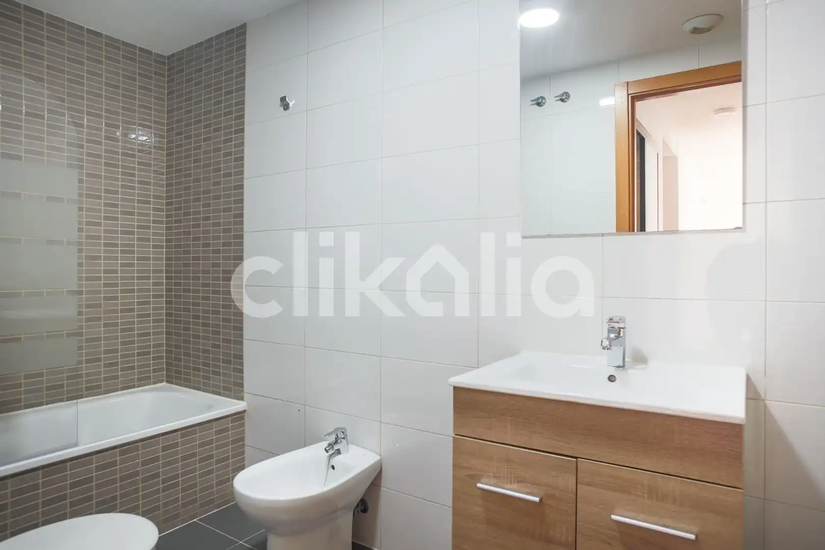 Bathroom of Flat for sale in Móstoles  with Heating, Storage room and Swimming Pool