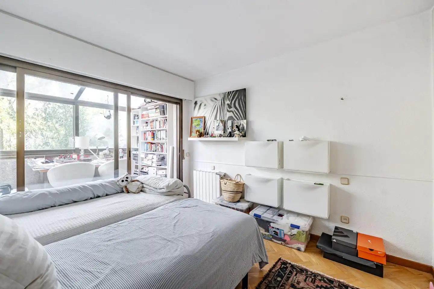 Habitación de Casa adosada en venta en Madrid con Calefacción, Jardín privado y Piscina