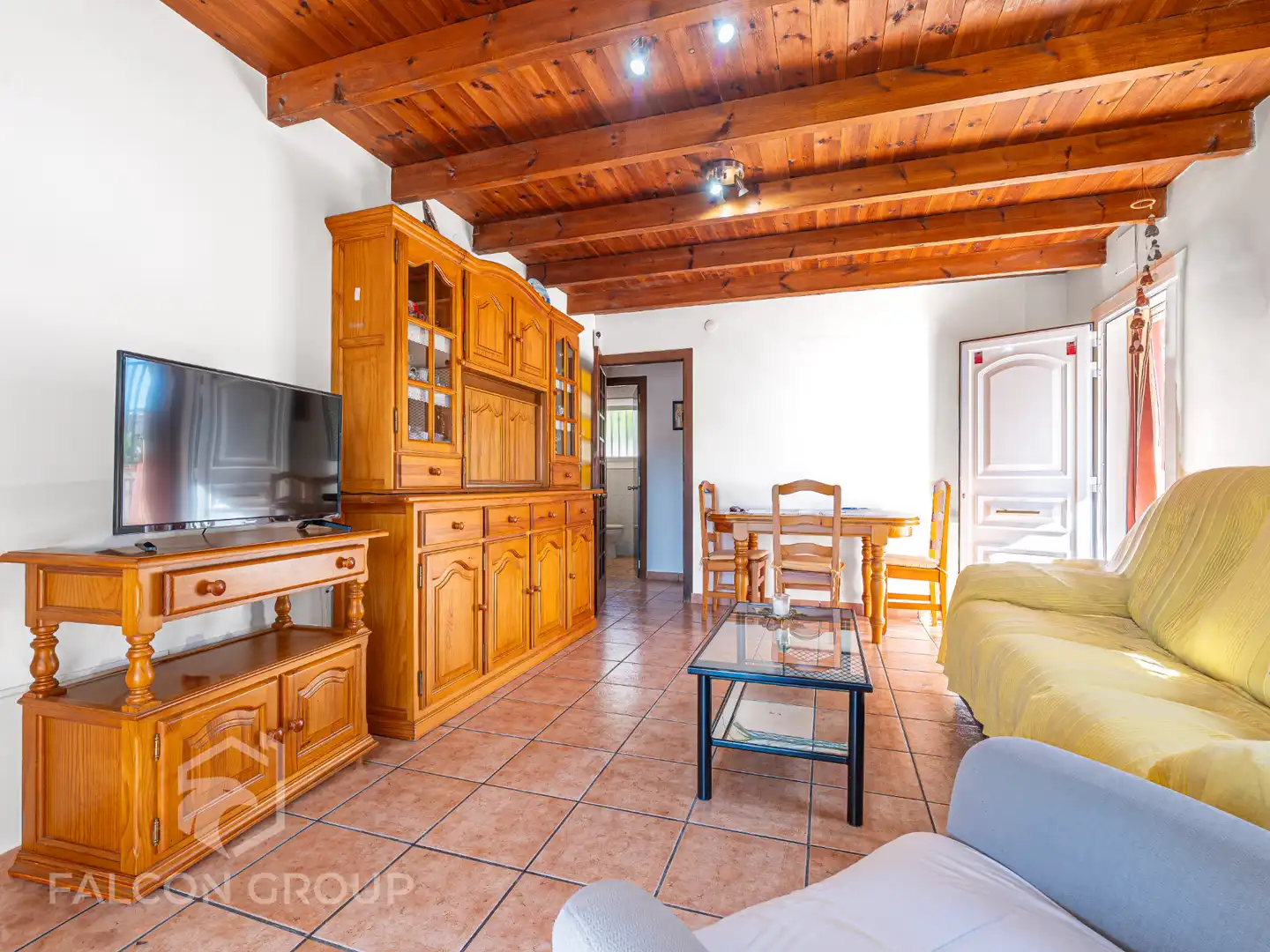 Sala d'estar de Casa o xalet en venda en Calafell amb Jardí privat, Terrassa i Piscina