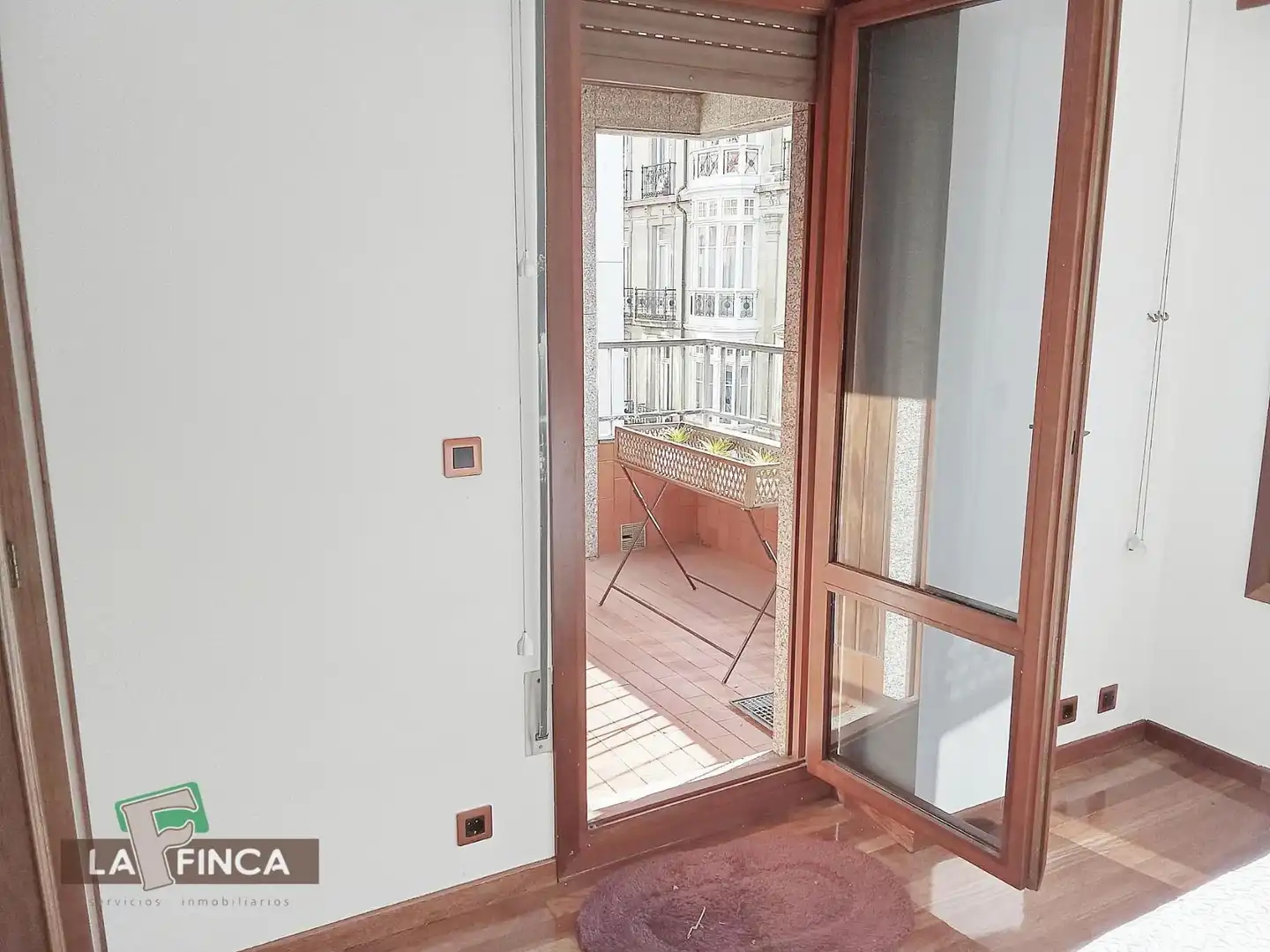 Terrassa de Oficina de lloguer en Oviedo  amb Calefacció i Terrassa
