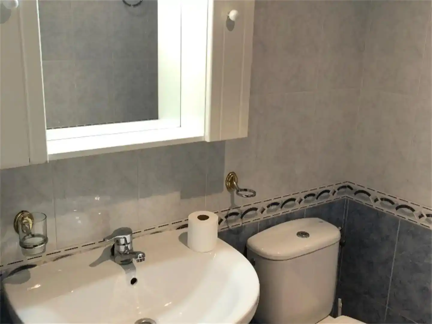 Baño de Piso en venta en Mora de Rubielos con Jardín privado, Trastero y Amueblado