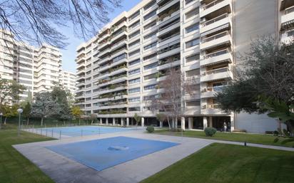 Vista exterior de Pis en venda en  Madrid Capital amb Calefacció i Piscina comunitària