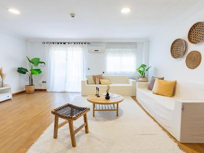 Living room of Flat for sale in Burjassot  with Air Conditioner and Balcony