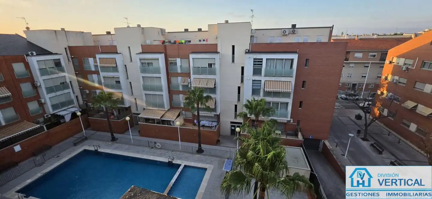 Vista exterior de Piso en venta en Manises con Aire acondicionado, Calefacción y Trastero