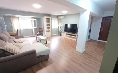 Sala d'estar de Àtic en venda en Xirivella amb Aire condicionat, Terrassa i Balcó