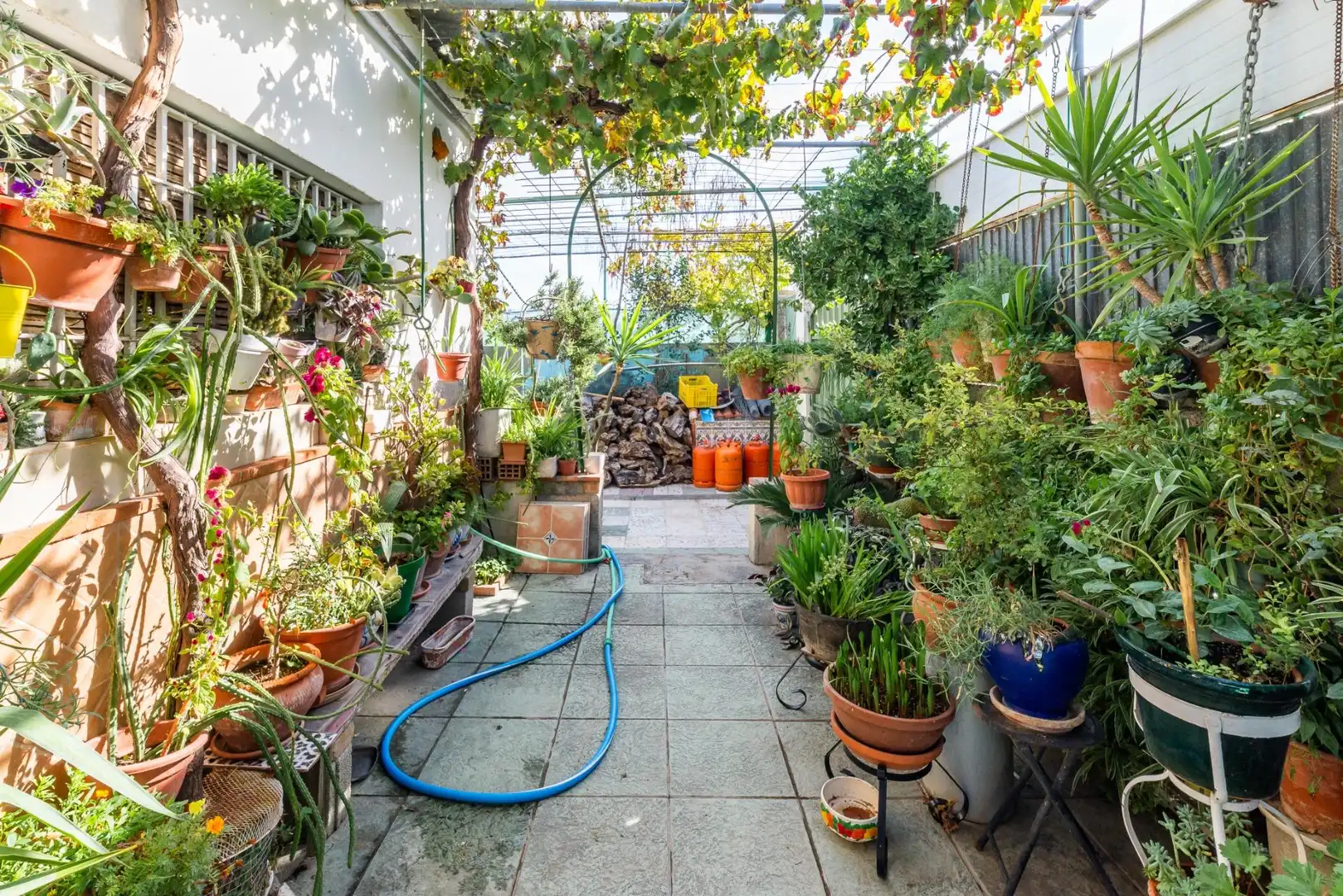 Terrassa de Finca rústica en venda en Fuente Vaqueros amb Jardí privat