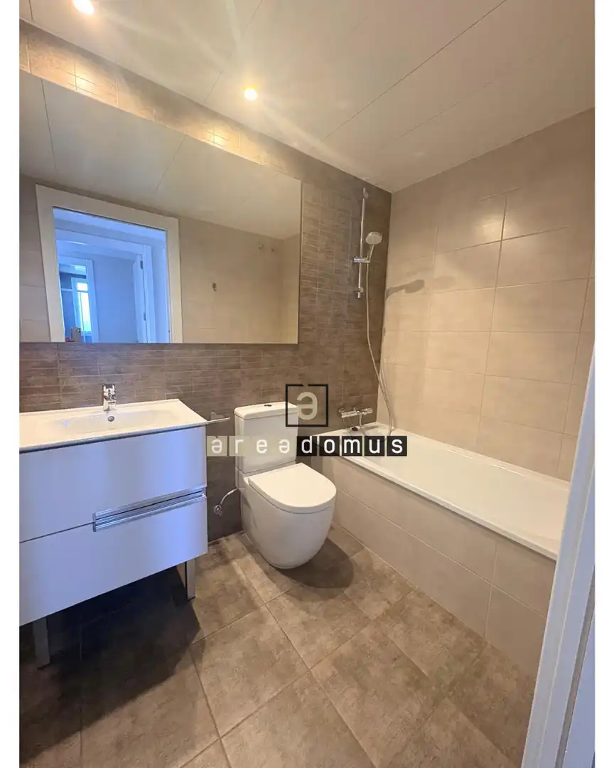 Habitación de Piso en venta en Sant Feliu de Llobregat con Calefacción, Jardín privado y Piscina