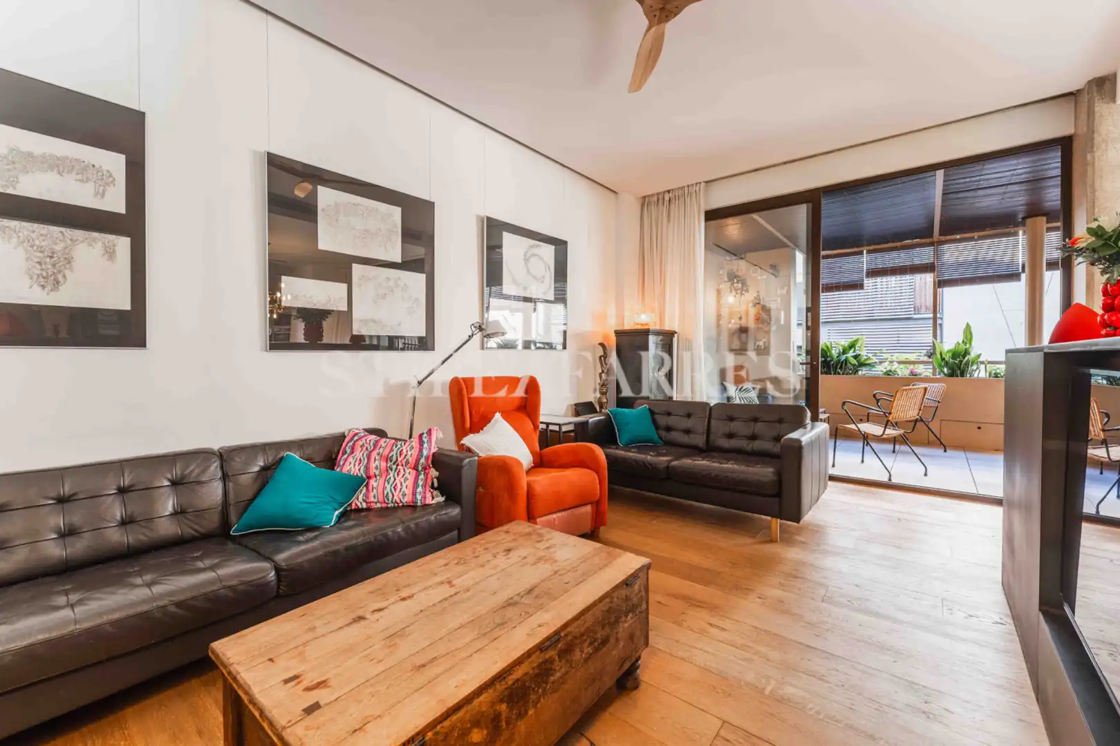 Sala de estar de Casa adosada en venta en Barcelona con Aire acondicionado, Calefacción y Jardín privado