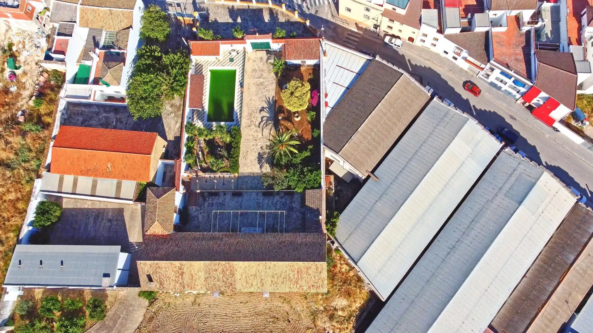 Vista exterior de Nave industrial en venta en Aguilar de la Frontera