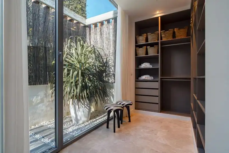 Dormitori de Casa o xalet de lloguer en Estepona amb Aire condicionat, Jardí privat i Terrassa