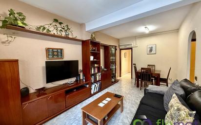 Living room of Flat for sale in  Barcelona Capital  with Furnished