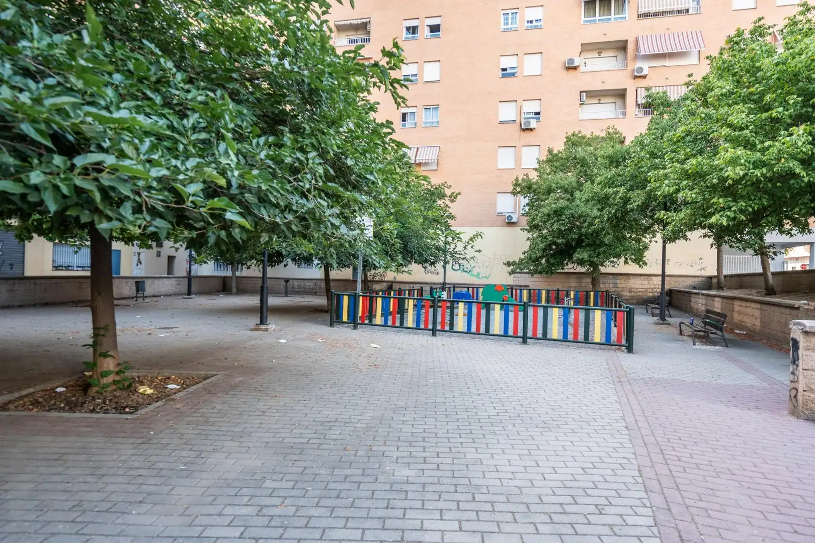 Vista exterior de Estudio en venta en Granada con Aire acondicionado, Calefacción y Amueblado