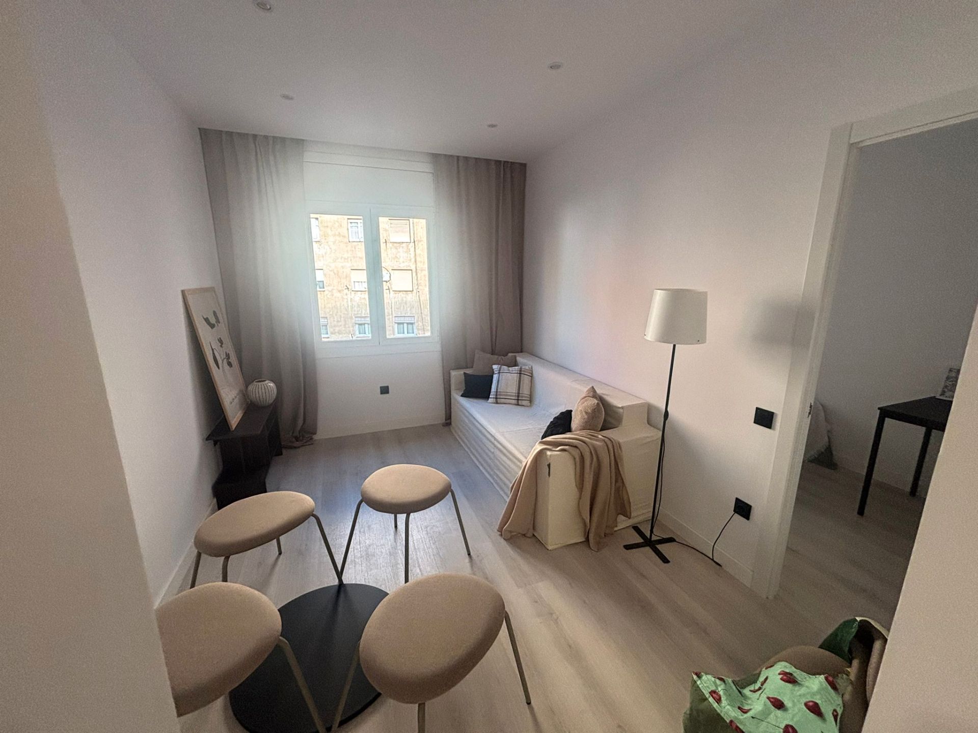 Schlafzimmer von Wohnung zum Verkauf in  Barcelona Capital mit Parkett und Ofen