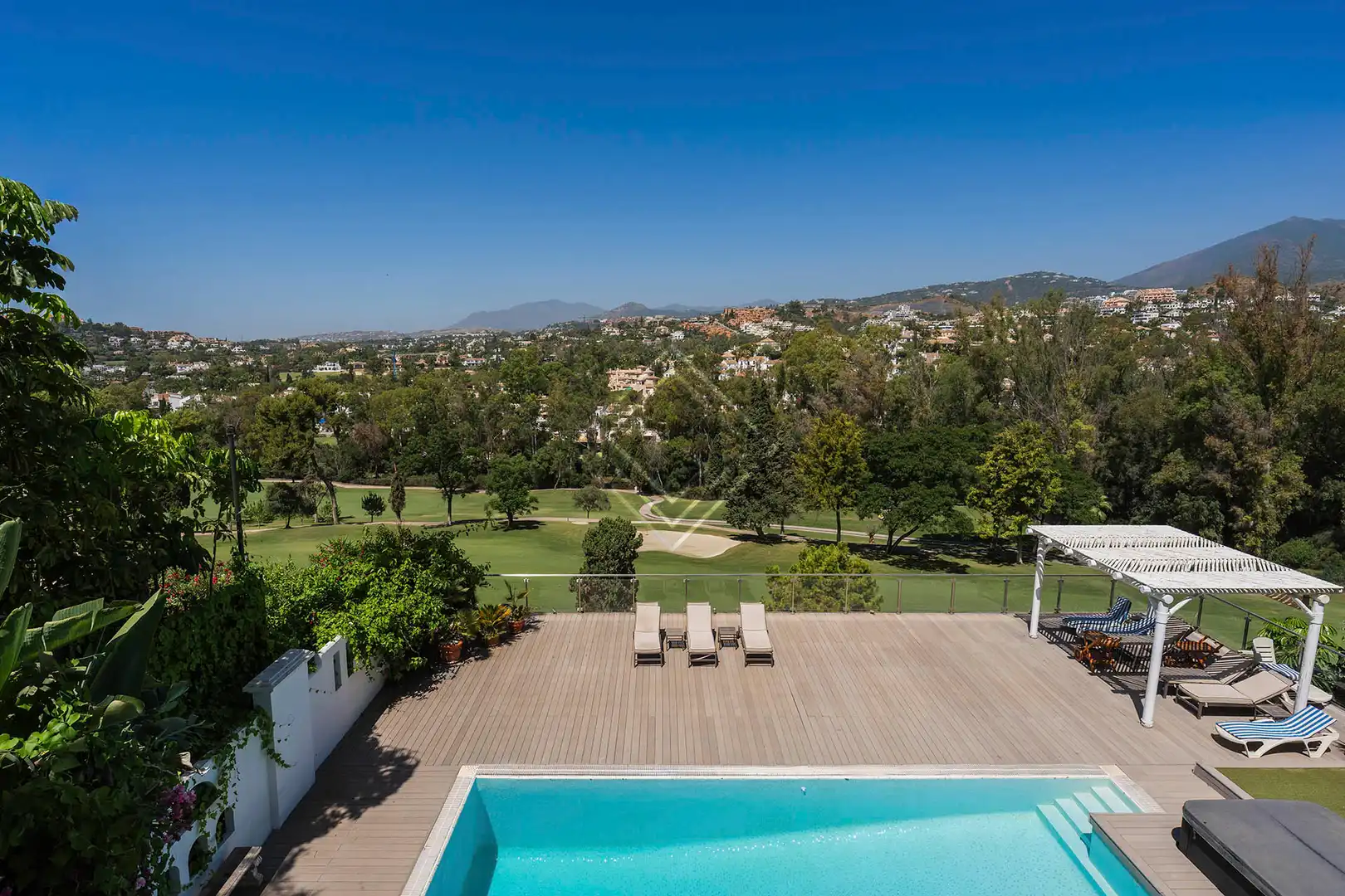 Terrassa de Casa o xalet en venda en Marbella amb Aire condicionat, Calefacció i Jardí privat