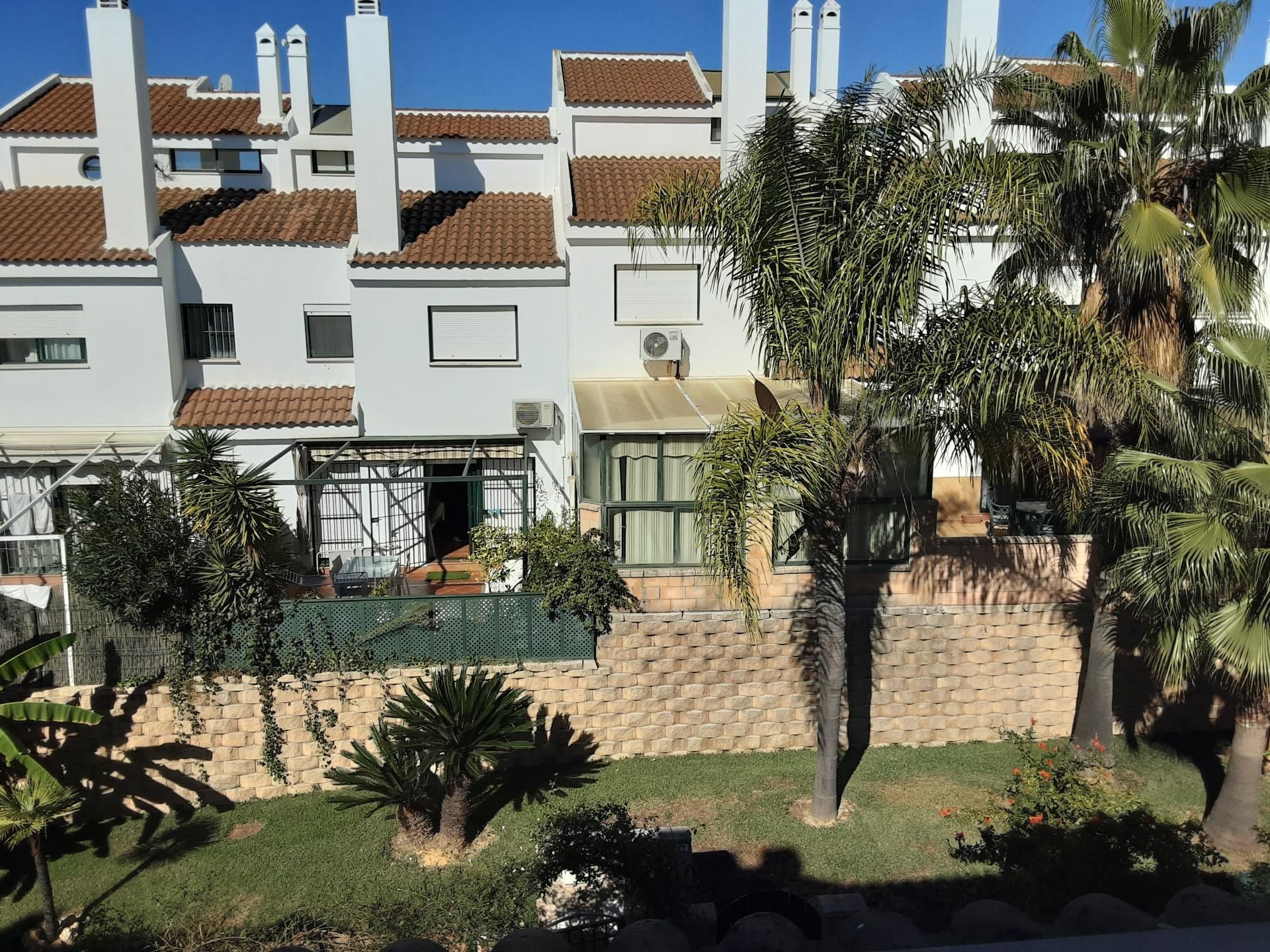 Vista exterior de Casa o xalet en venda en El Portil amb Jardí privat i Piscina comunitària