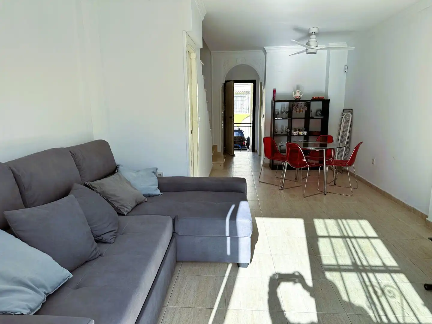 Sala de estar de Casa adosada en venta en Salobreña con Aire acondicionado, Calefacción y Terraza