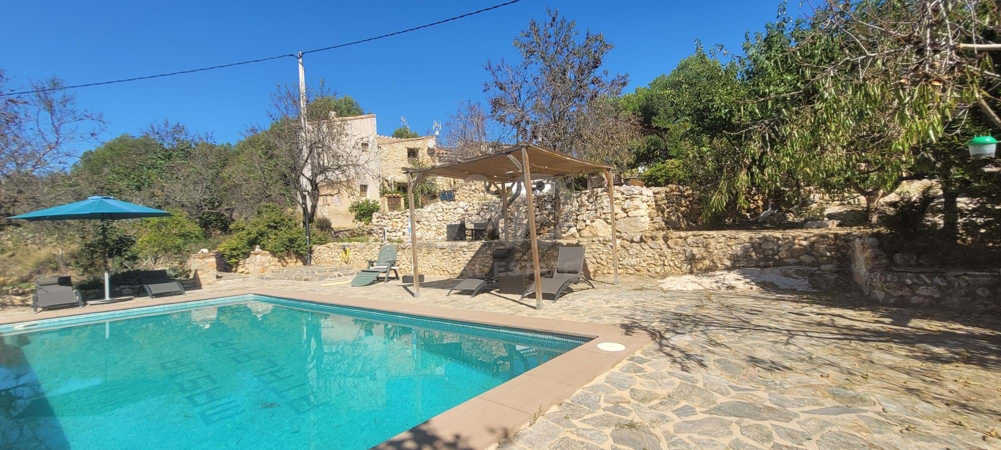 Piscina de Casa o xalet en venda en Atzeneta del Maestrat amb Aire condicionat, Calefacció i Terrassa