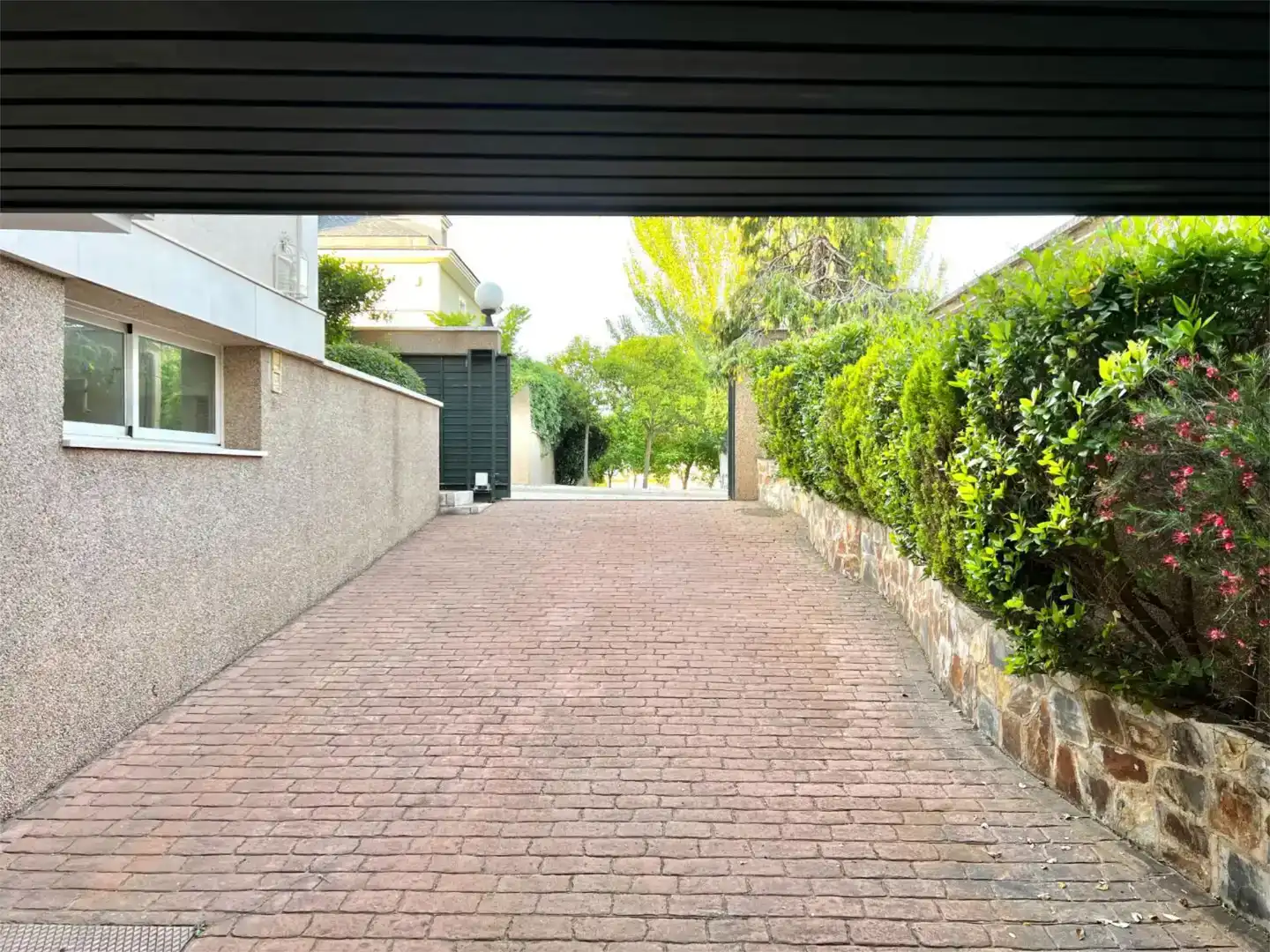 Vista exterior de Casa o xalet en venda en Las Rozas de Madrid amb Aire condicionat, Piscina i Balcó