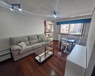 Wohnzimmer von Wohnungen miete in Ourense Capital  mit Heizung, Parkett und Abstellraum