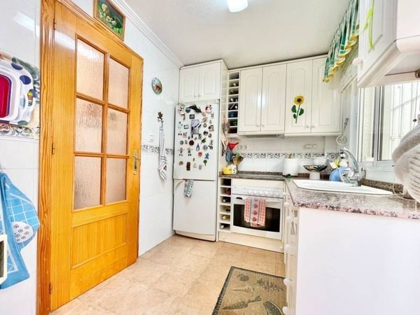 Cuina de Casa o xalet en venda en San Pedro del Pinatar amb Aire condicionat, Jardí privat i Terrassa