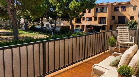 Casa soleada con garaje y espacios exteriores para disfrutar