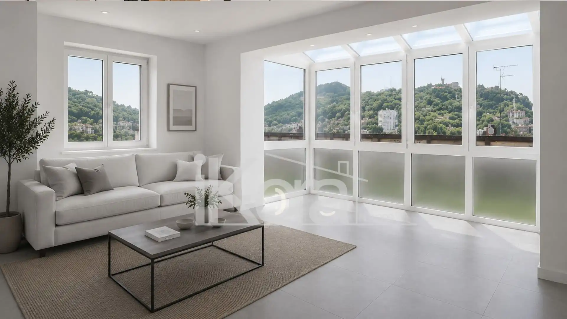 Sala d'estar de Dúplex en venda en Donostia - San Sebastián  amb Forn, Rentadora i Microones