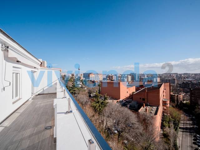Ático en Alquiler en Calle de los Reyes Magos en Niño Jesús