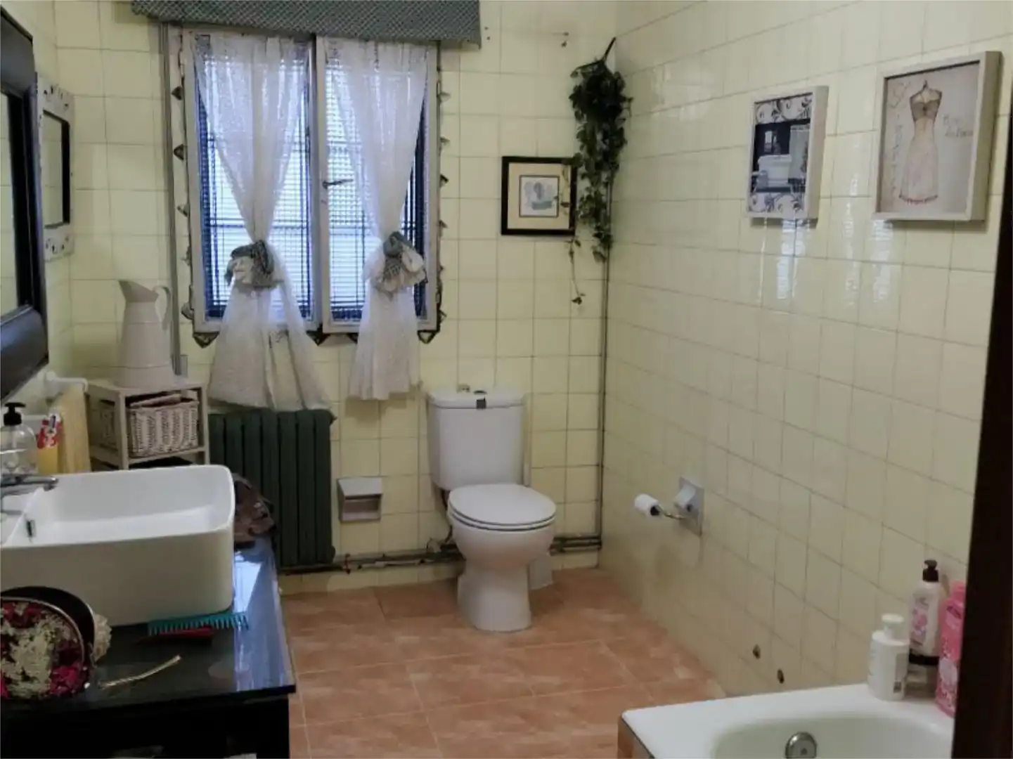 Bany de Casa o xalet en venda en Coles amb Balcó