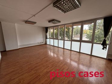 Oficina amb ascensor en venda a Carrer del Pare Gallissà 9