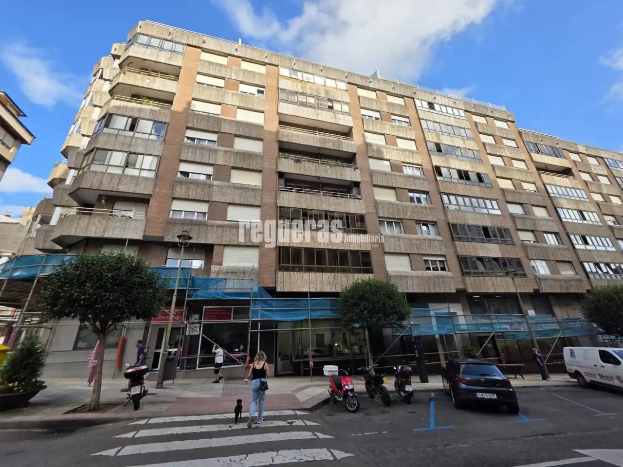 Vista exterior de Ático en venta en Avilés con Calefacción, Parquet y Terraza