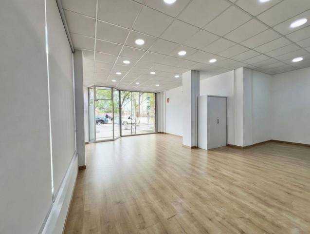 Local comercial en Alquiler en Carrer SARAJEVO en Can Llong