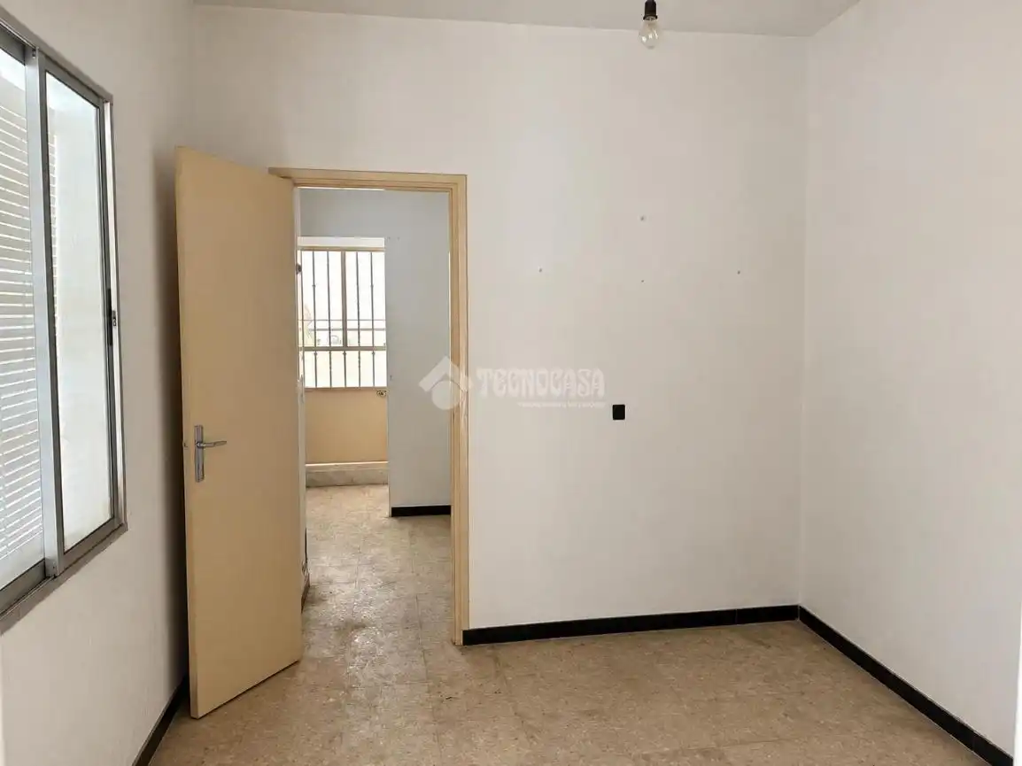 Casa aparellada amb terrassa en venda a Pilas, imagen 17