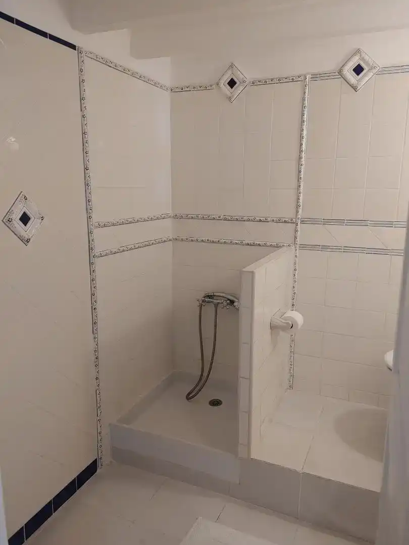 Badezimmer von Wohnung zur Miete in  Palma de Mallorca mit Möbliert, Waschmaschine und Fernseher